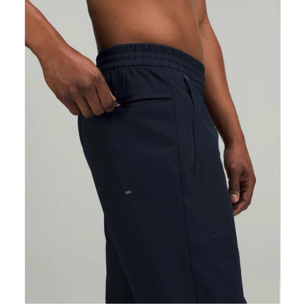 Lululemon License to Train Jogger in True Navy Size L - Picture 3 of 15